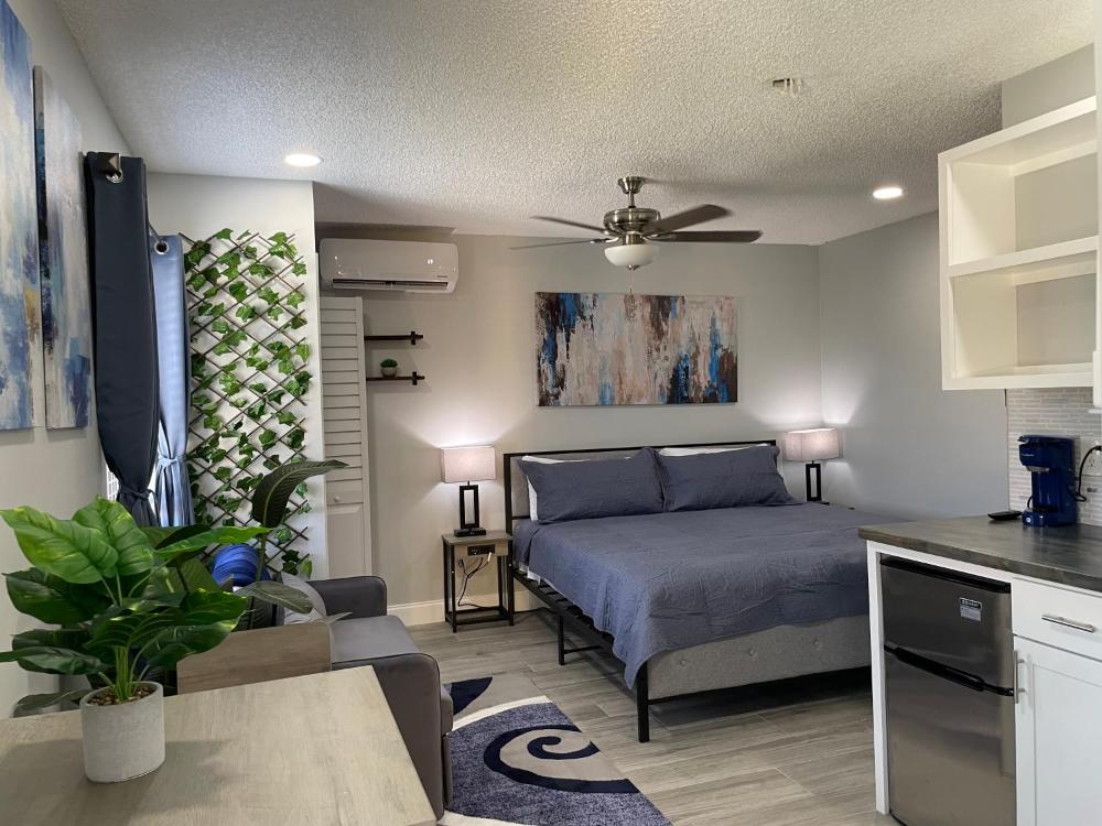 Junior Suite with Pool View interior